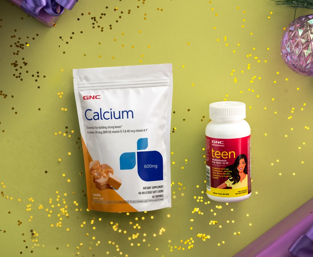 Teen Girl: composición navideña original con GNC Calcium, GNC Teen Multivitamin for Girls